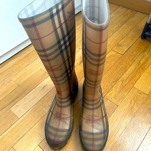 Burberry Rainboots size 38
